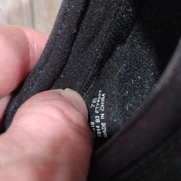 Lands End black suede loafers. Size 7B - Picture 9 of 11